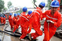 戰(zhàn)高溫、斗酷暑”服務(wù)政府重點(diǎn)民生工程建設(shè)