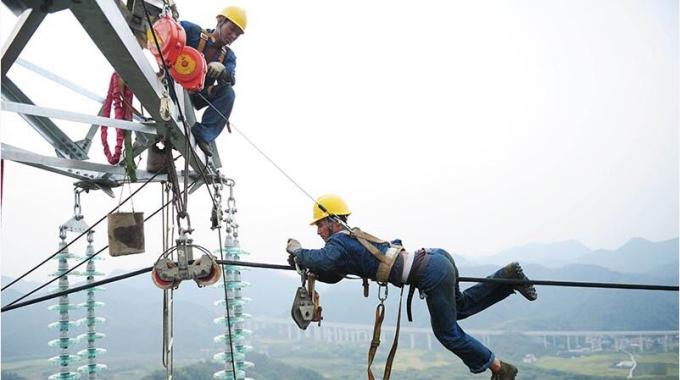 加緊建設(shè)安徽寧國(guó)至黃山吳川變電站220千伏輸電線(xiàn)路