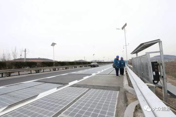 漲知識(shí)！高速公路上汽車(chē)怎么邊跑邊？