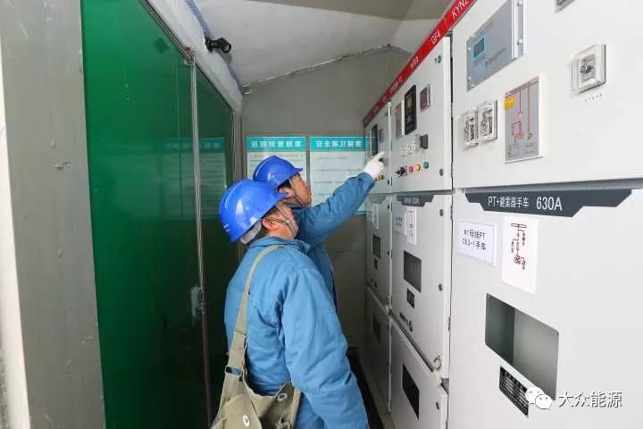 漲知識(shí)！高速公路上汽車(chē)怎么邊跑邊？
