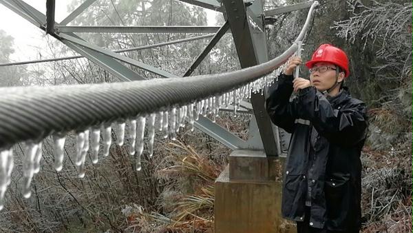安徽電力全力應(yīng)對新一輪強(qiáng)降雪來襲保供電