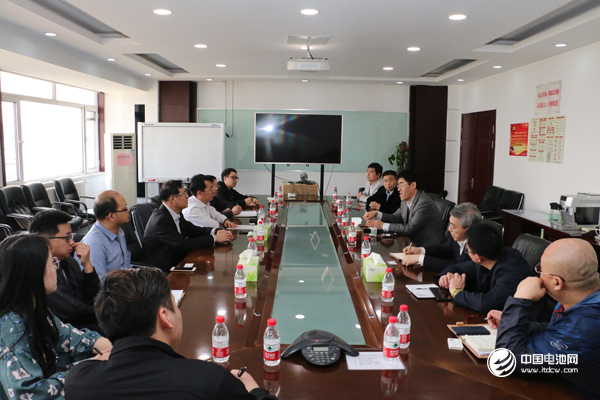 中國鋰電新能源產業(yè)鏈調研團一行與金牛電源相關領導交流、座談