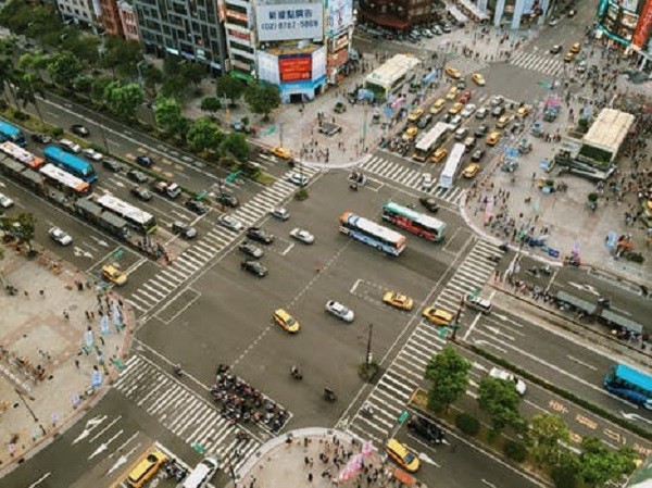 無(wú)線充電革命正悄悄萌芽 充電樁能否保其身？