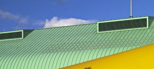 屋頂?shù)娜嗽觳萜憾际秋L力發(fā)電機
