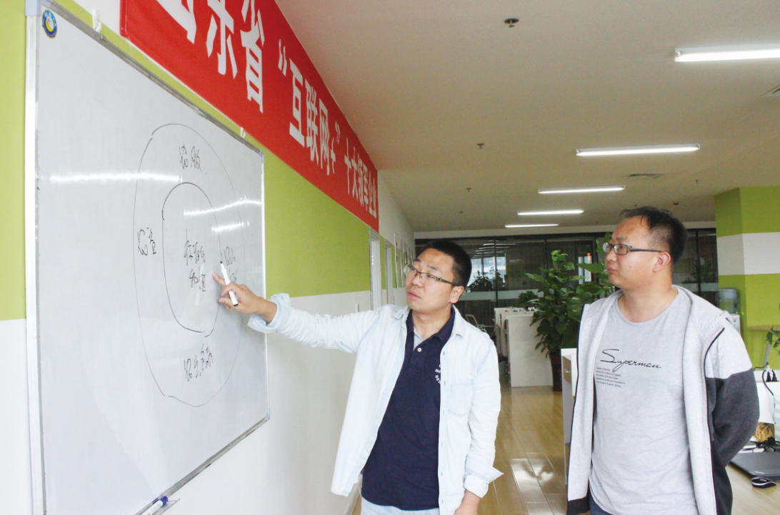 聚焦“互聯(lián)網(wǎng)+農(nóng)業(yè)”，80后小伙打造“種地?！逼脚_
