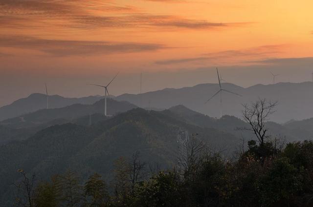 南雄建成粵北最大型風(fēng)電項目，犁牛坪風(fēng)電場二期并網(wǎng)投產(chǎn)