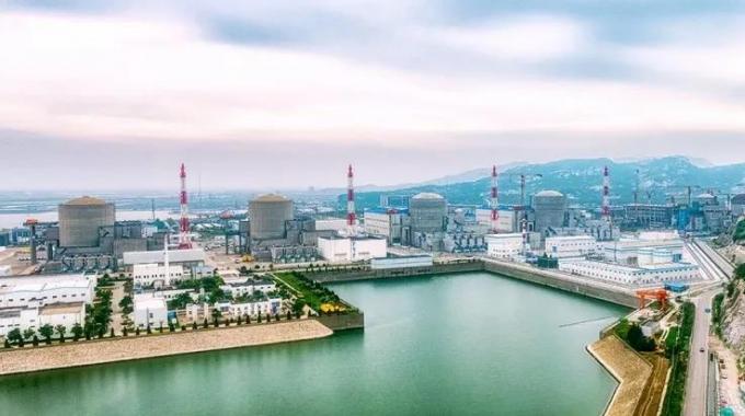 田灣4號機組自8月25日正式開始反應(yīng)堆首次裝料，全體人員始終堅持“安全第一、質(zhì)量第一”，嚴格遵守技術(shù)規(guī)格書和試驗程序要求，監(jiān)護操作，獨立驗證，采用在田灣4號機組主控室、換料機控制室和反應(yīng)堆大廳進行連續(xù)監(jiān)控的方式，先后進行了9個批次燃料吊籃的裝載與轉(zhuǎn)運，安全地將163組燃料組件和103束控制棒裝入堆芯指定位置。