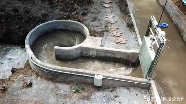 小型發(fā)電機(jī)，放到河里就有免費(fèi)的電，一天產(chǎn)的電夠60戶人家用